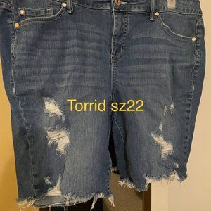 sz22 Torrid Bermuda shorts. dark denim.